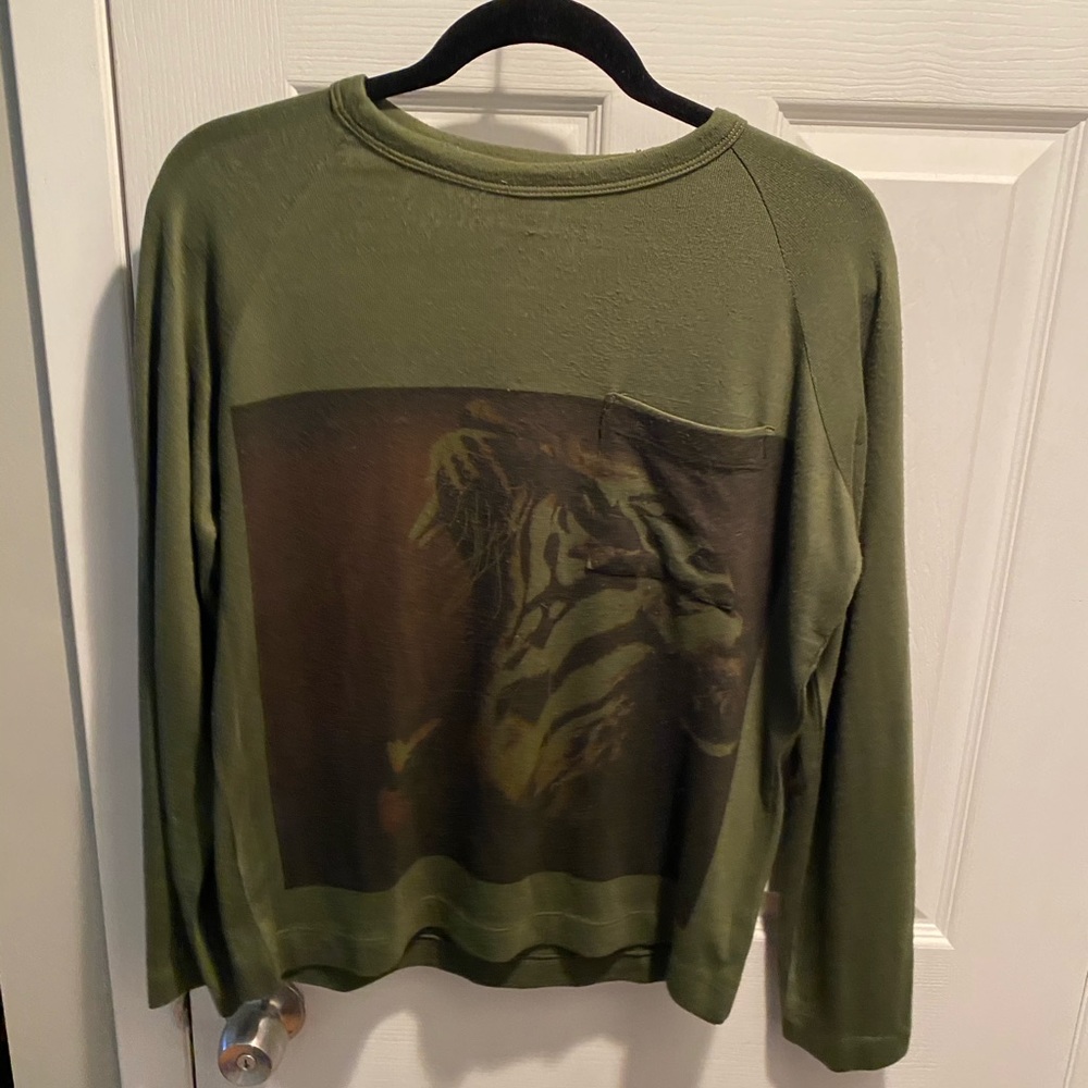 Olive sweater with tiger image